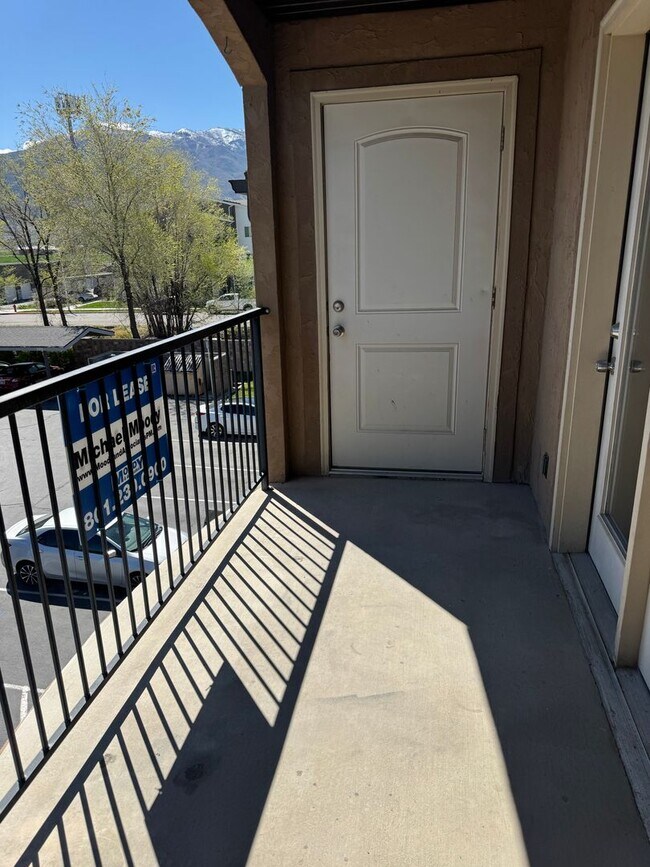 Building Photo - Beautiful top level Payson condo for rent!