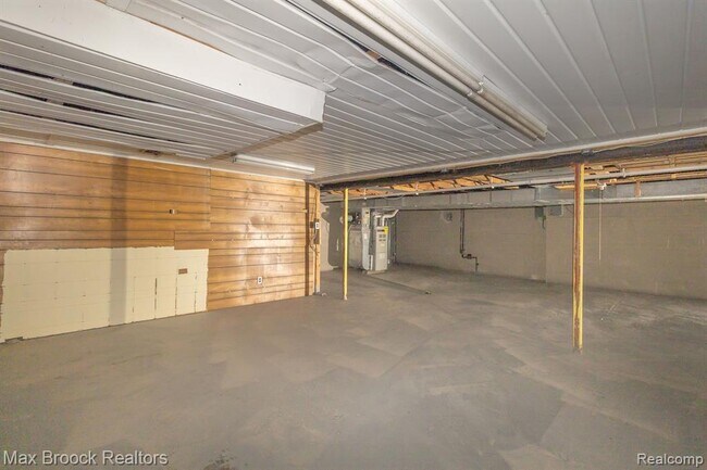 Building Photo - 6207 Nicholas Dr