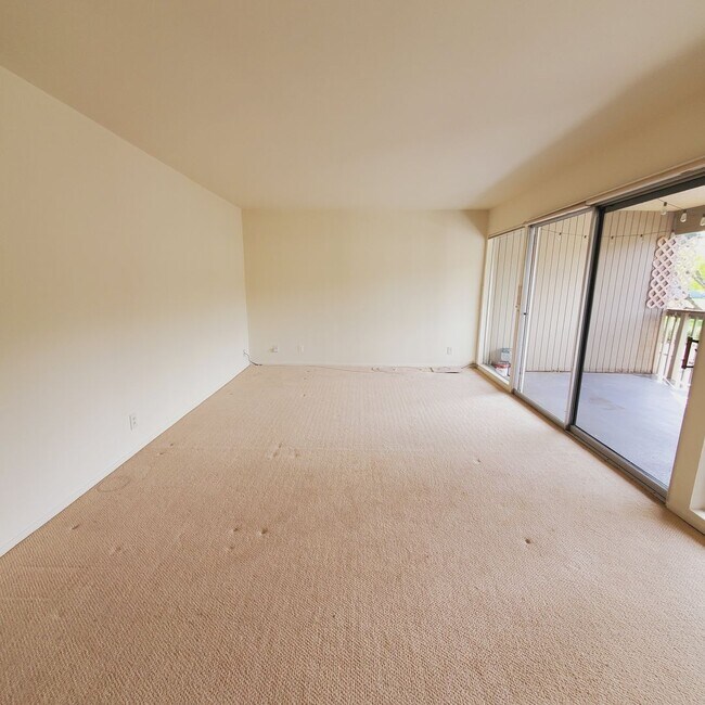 Building Photo - Pinole Crest 2 bedroom/2 bath Condo ~Light...