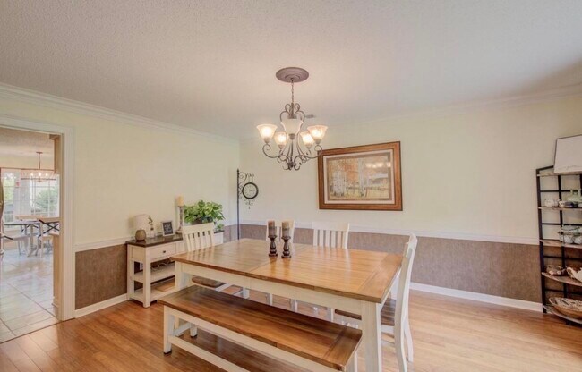 Building Photo - 8327 Poplar Pike