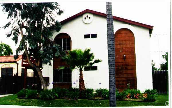 Building Photo - 4638 Kensington Dr