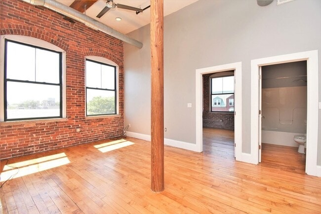 Building Photo - 275 Essex St