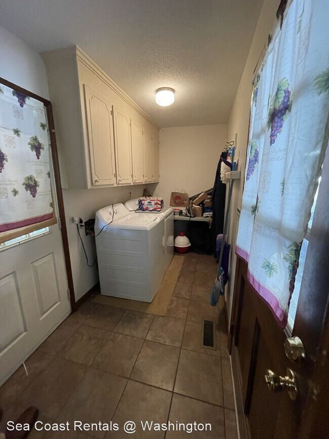 Building Photo - 3 br, 2 bath House - 690 W Mill Pond Rd.