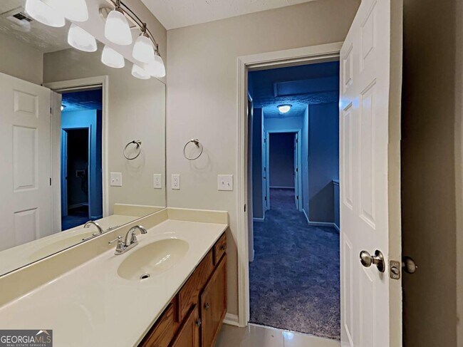 Building Photo - 227 Weatherstone Dr