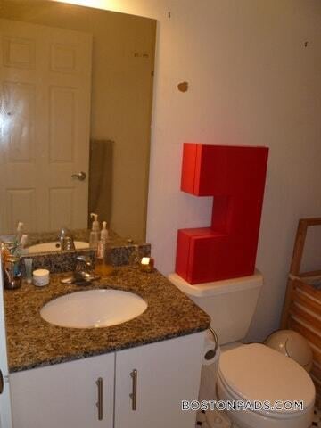 Building Photo - 461 Park Dr