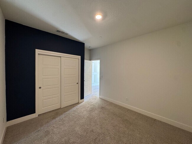 Building Photo - 601 Wishon Ave W