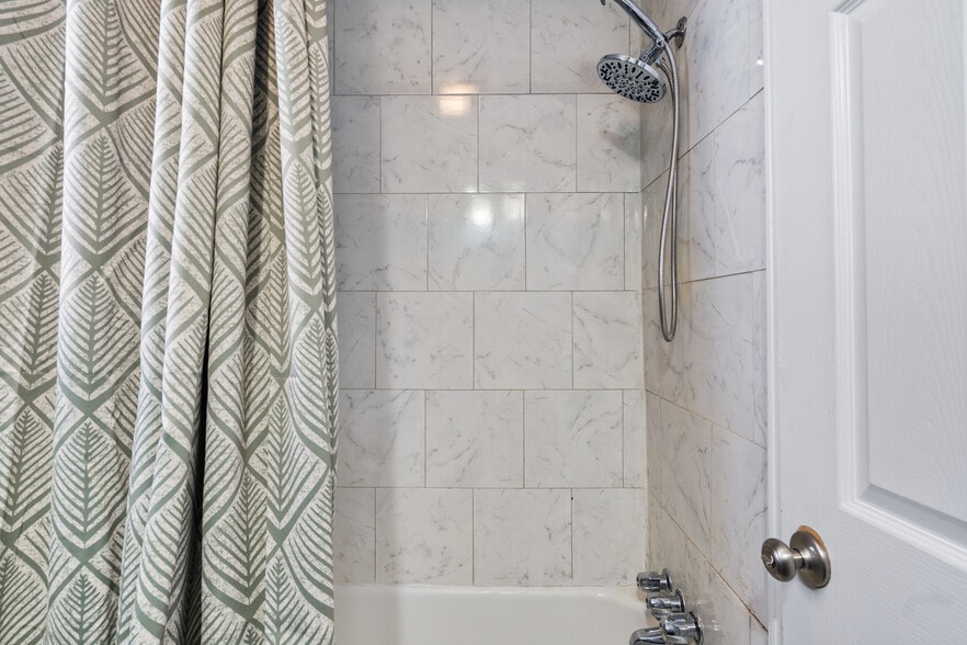 Building Photo - 400 Arbor St