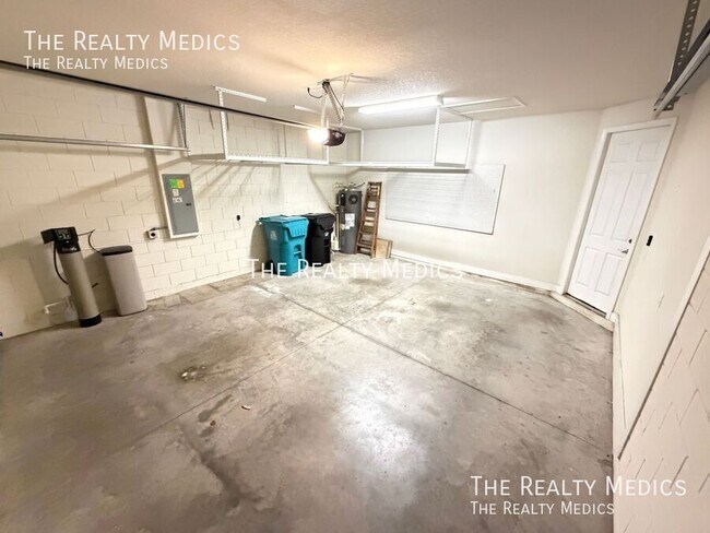 Building Photo - 11867 Padua Ln