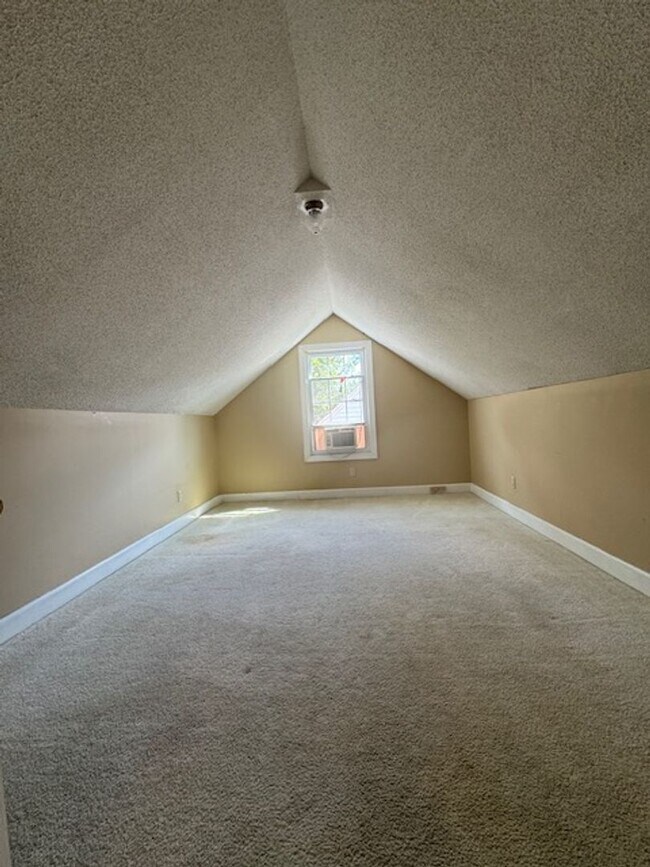 Building Photo - 103 Jessica Pl