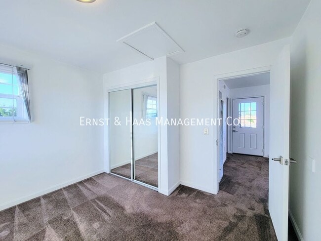 Building Photo - 244 1/2 E. 56th St.-