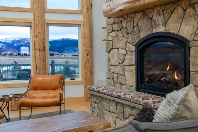 Building Photo - 4535 Roxanne St