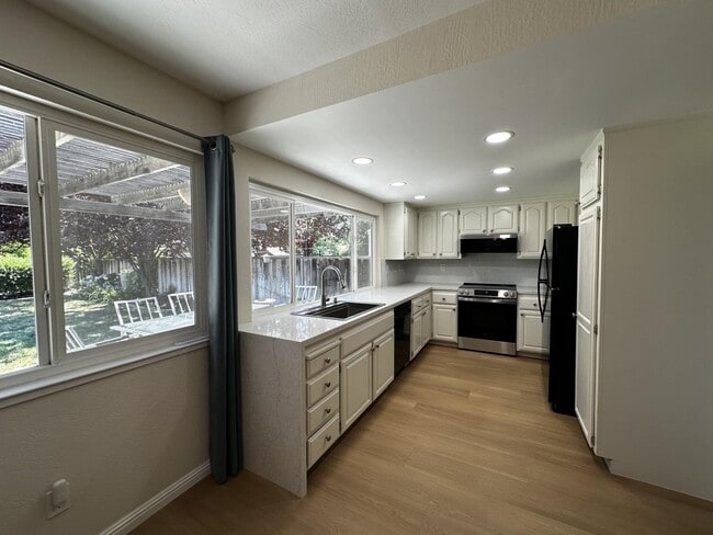 Building Photo - 2035 Dorsch Rd