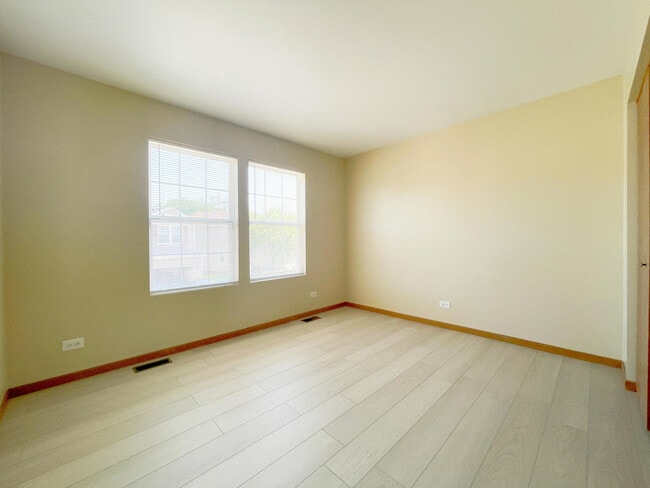 Building Photo - 20 Waterbury Cir