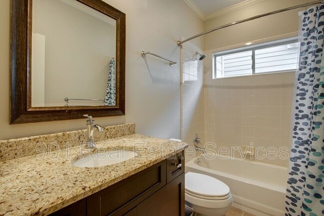 Building Photo - 1018 Harbor Bend Cir