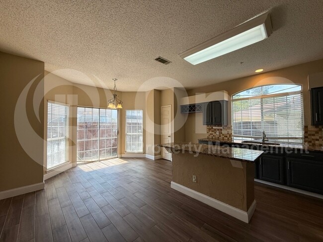 Building Photo - 304 Dakota Trail