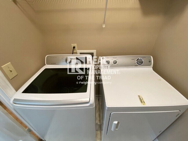 Building Photo - Two Bed / Two Bath Condo near Urban Loop
