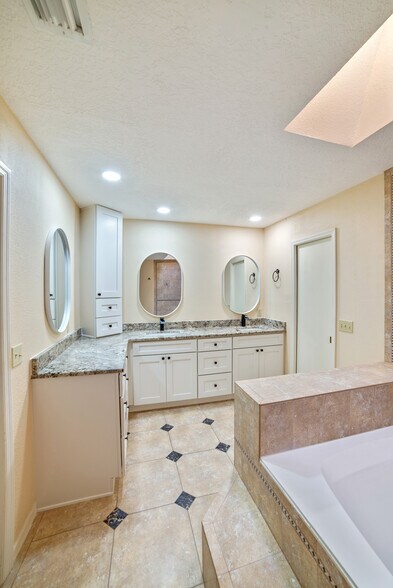 Building Photo - 6321 Garland Ct