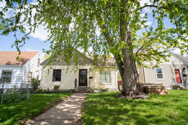 Building Photo - 2917 Hampshire Ave S