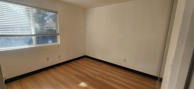 Building Photo - 3 Bedroom Home in Quaint Gated Community in Elk Grove