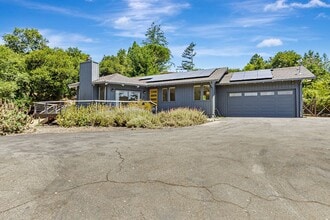 Building Photo - Beautiful 4-Bedroom 2-Bathroom Home