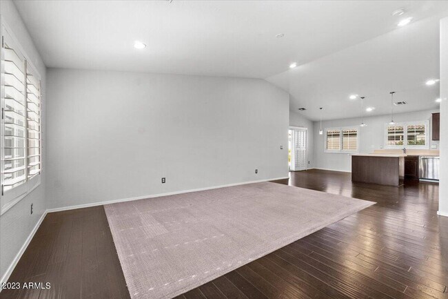 Building Photo - 2039 E Saddlebrook Rd