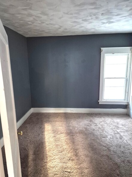 Building Photo - 519 E 9th St