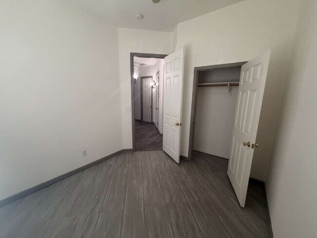 Building Photo - Beautiful 3 Bedroom, 2 Bathroom Home with Open Floor Plan & Spacious Backyard