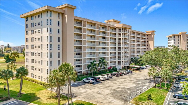 Building Photo - 2671 S Course Dr
