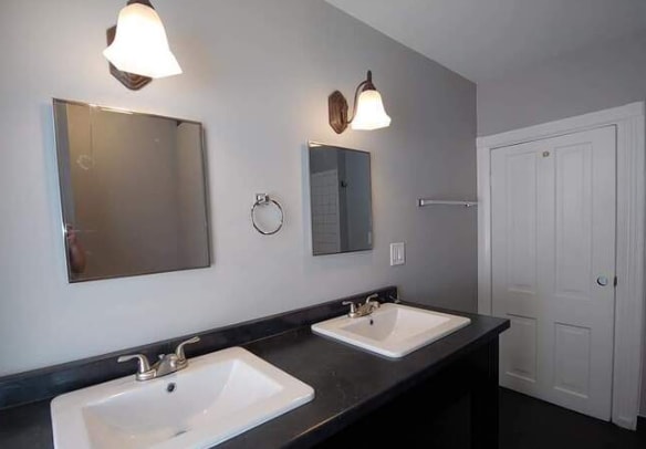Building Photo - Spacious 4-Bedroom Home with Basement & Pa...
