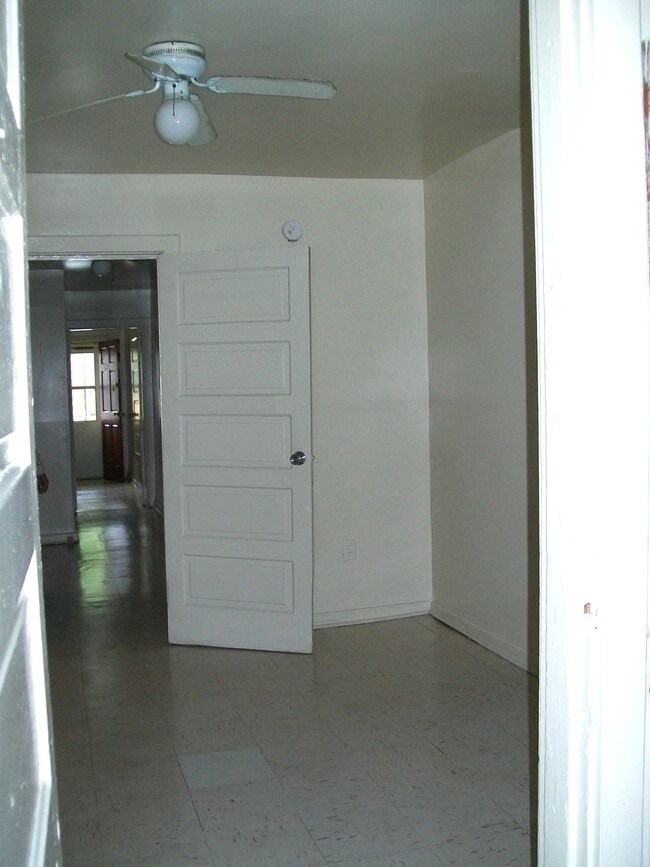 Building Photo - 313 N 33rd St