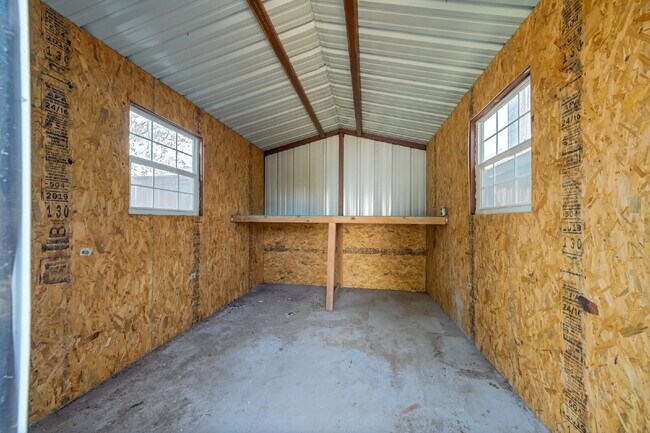 Building Photo - Spacious 3 bed 2 bath with Large Bonus Room!!
