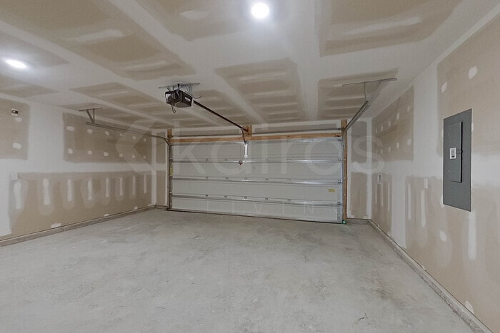 Building Photo - 117 Inez Ave