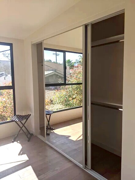 Building Photo - 654 N Virgil Ave