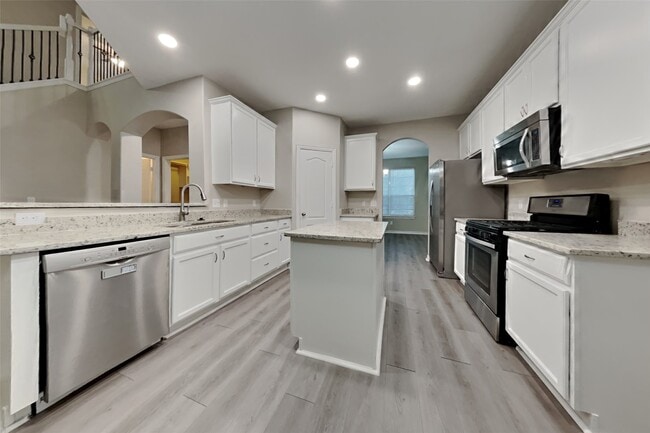 Building Photo - 2223 Brown Oak Dr