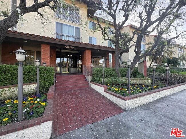 Building Photo - 12830 Burbank Blvd