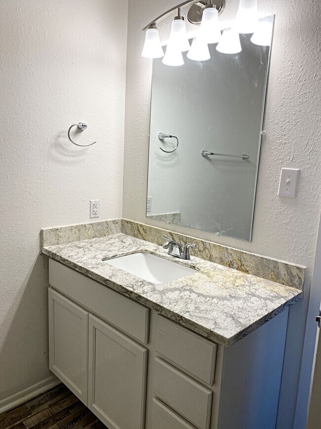 Building Photo - 2700 N 16th St