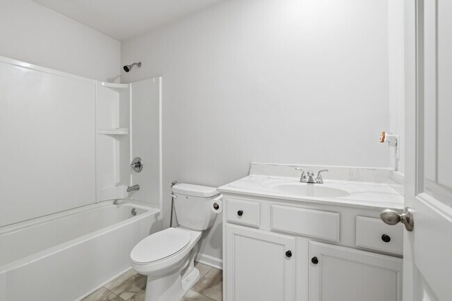 Building Photo - 520 Edgemore Rd