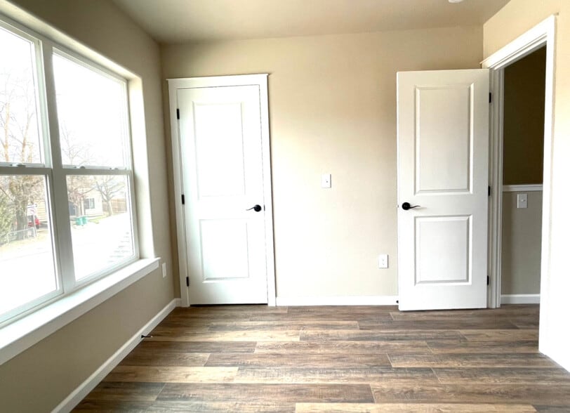 Walk-in closet bedroom 1 with A/C - 1005 Prospect St