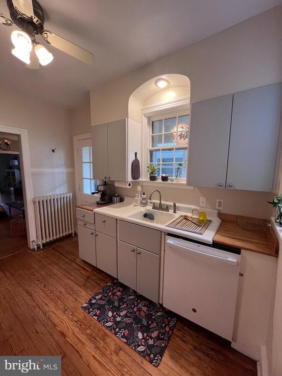 Building Photo - 4036 Roland Ave