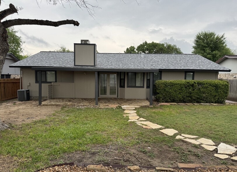backyard - 4023 Briar Hollow St