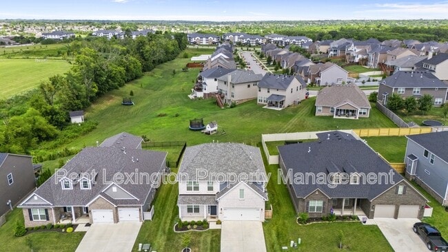 Building Photo - 220 Little Leaf Dr