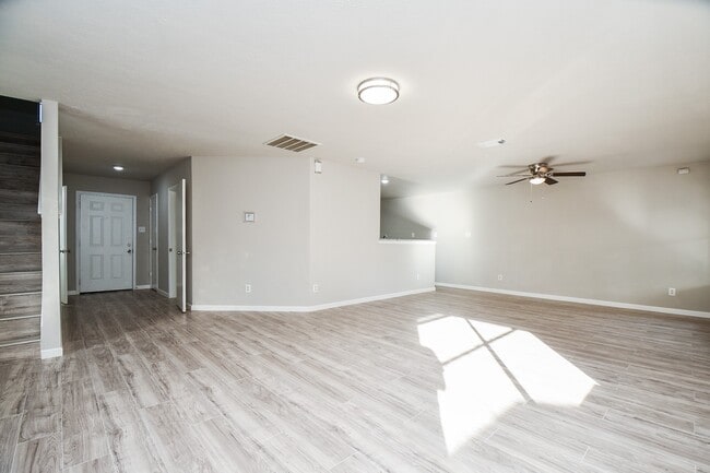 Building Photo - 11659 Evesborough Dr