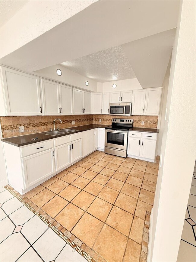 Building Photo - 20000 SW 123rd Dr