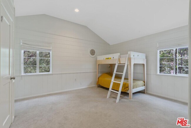 Building Photo - 5705 Sunnyslope Ave