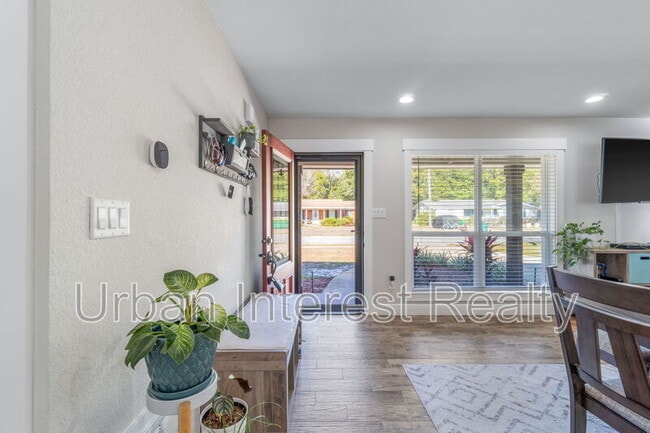 Building Photo - 708 Marcia Cir