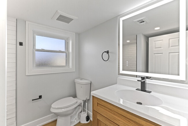 Building Photo - 8409 Newland Ave