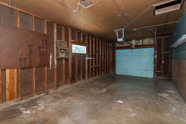 Building Photo - 105 Lynwood Dr