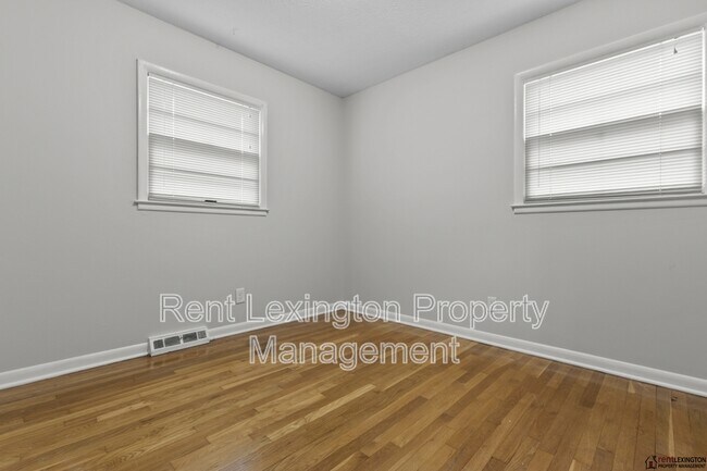 Building Photo - 2124 Violet Rd