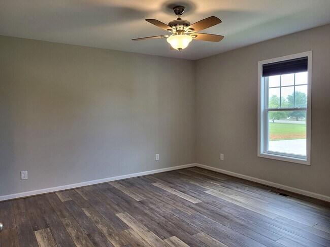 Building Photo - 1330 Daniels Rd
