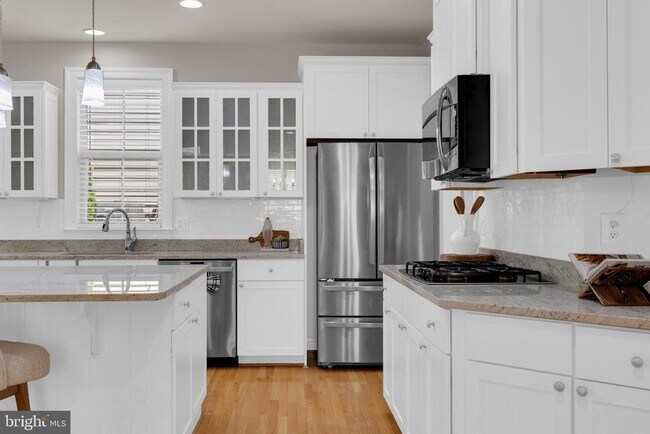 Building Photo - 42706 Chisholm Dr